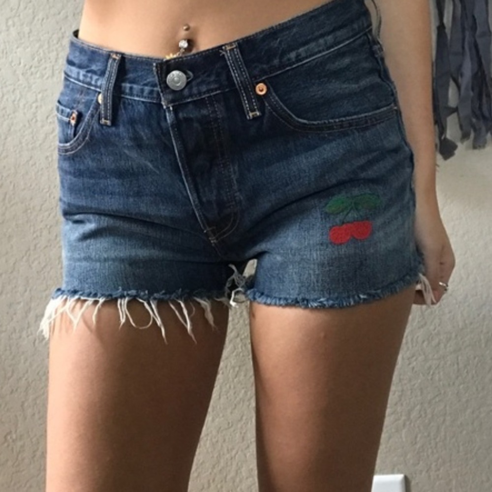 Levi Cherry Cuttoffs